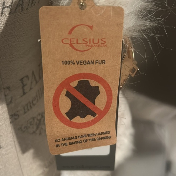 White Vegan Faux Fur Celsius Vest - Small NWT - Picture 3 of 11